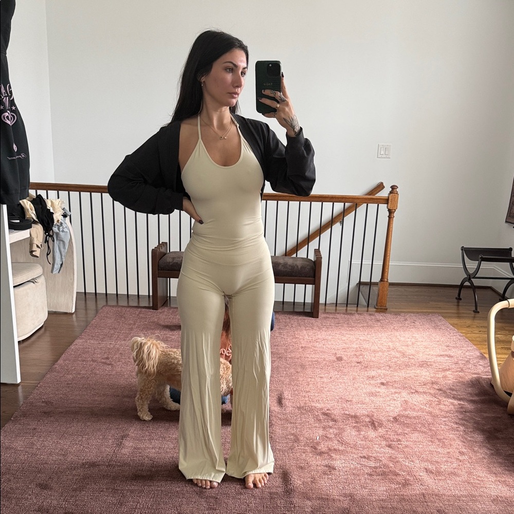 Women's Cream workout top and bottoms